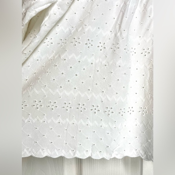 NWT Torrid Women’s Plus Size Eyelet Button Up Long Sleeve Shirt Size 4 W… - Picture 8 of 8